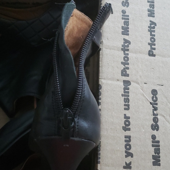 🌻🎉Assortment of Women's shoes bundled! - Picture 6 of 12